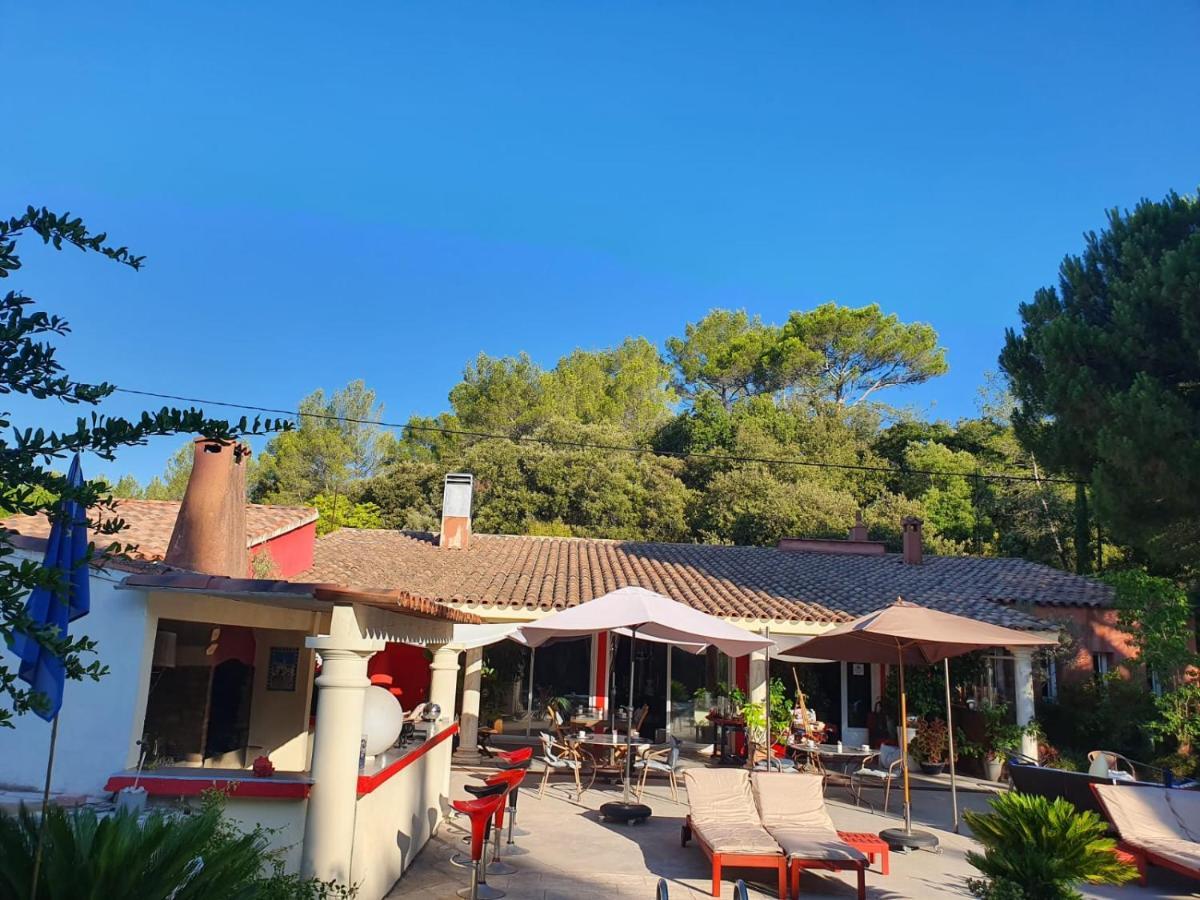 Au Mas Saint Pierre Hotell Pignans Exteriör bild