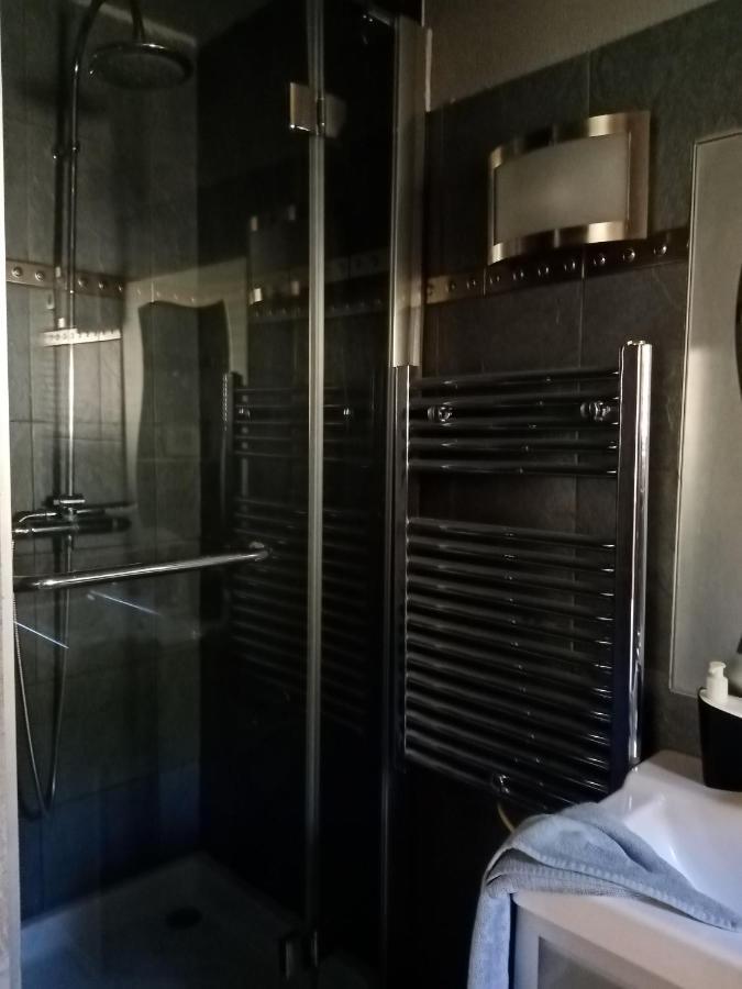 Au Mas Saint Pierre Hotell Pignans Exteriör bild