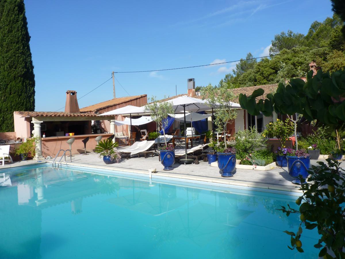 Au Mas Saint Pierre Hotell Pignans Exteriör bild